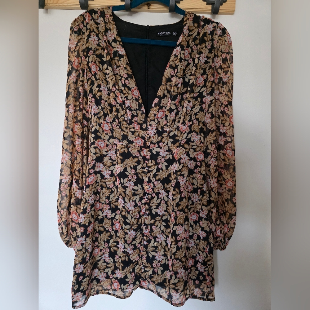 Nasty Gal Floral V-Neck Fitted Mini Dress Nothin' Bud Love Puff Sleeves Sz 4 - Picture 2 of 6